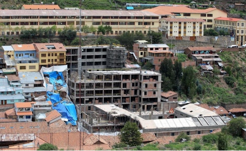 Ordenan demoler hotel en Cusco tras daños arqueológicos