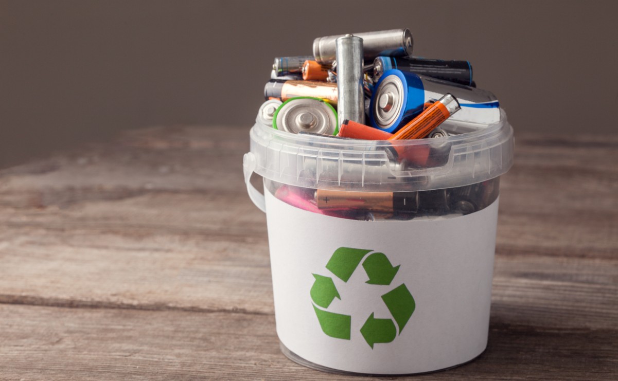 Pilas hechas con material reciclado para ayudar al medio ambiente