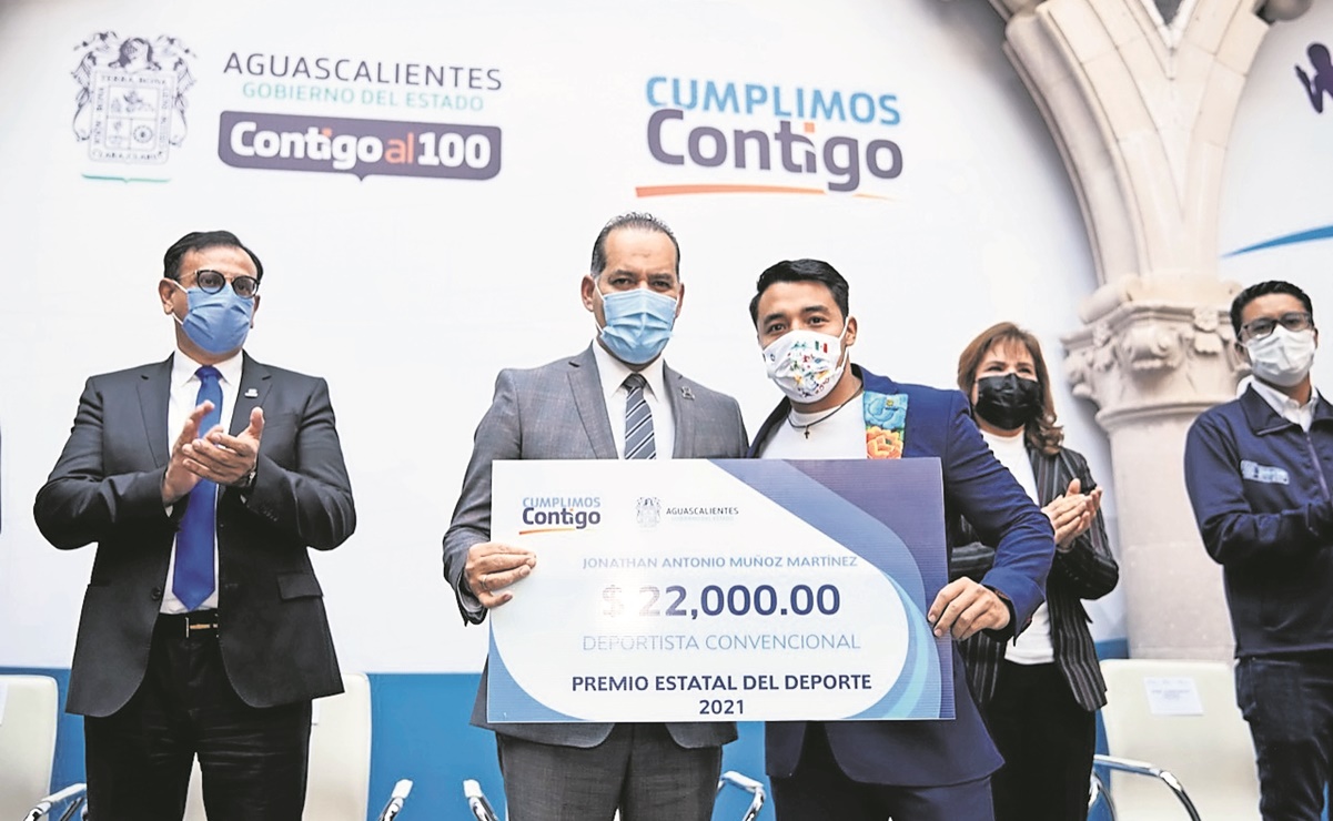 Premian a atletas y entrenadores que fueron a Tokio