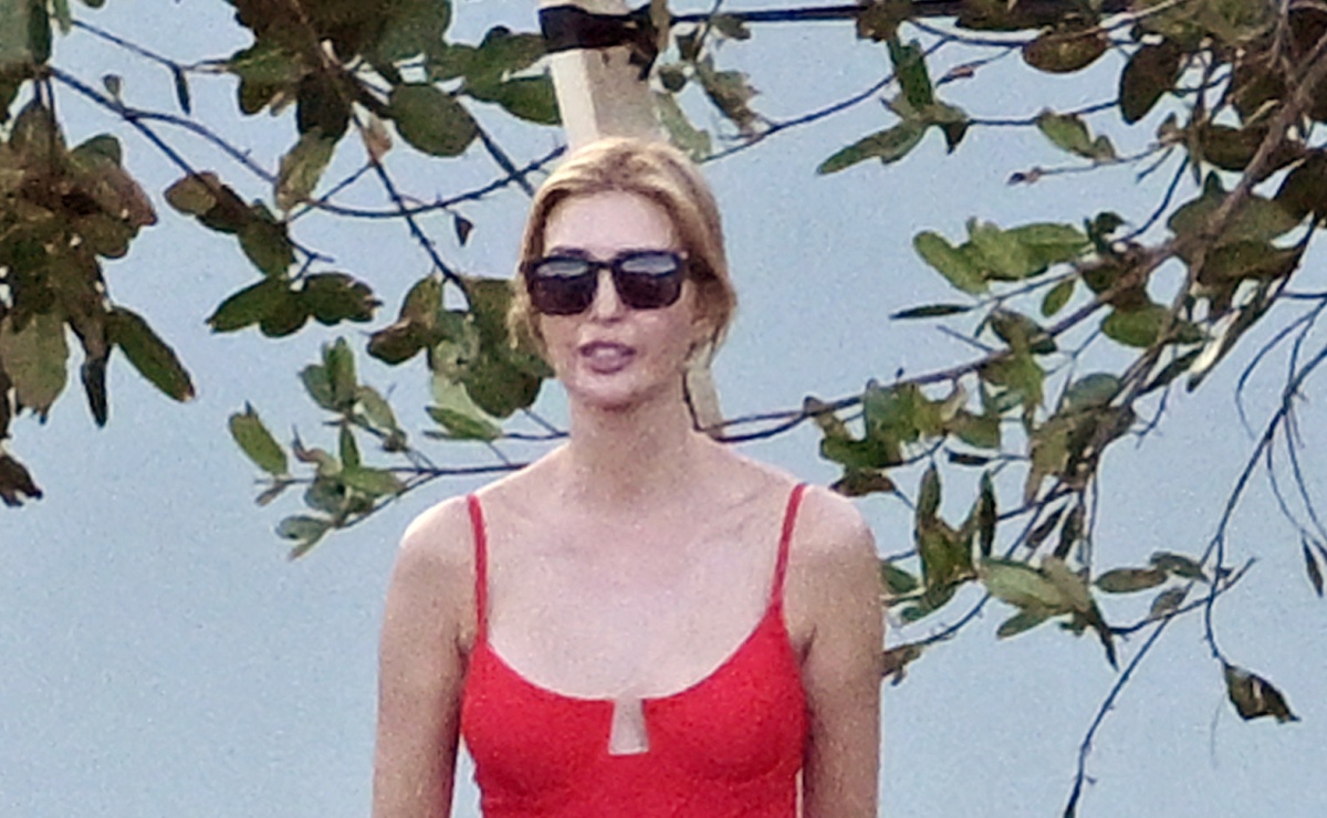 Ivanka Trump arrasa con traje de baño al estilo ‘Baywatch’ en su mansión de 24 millones de dólares