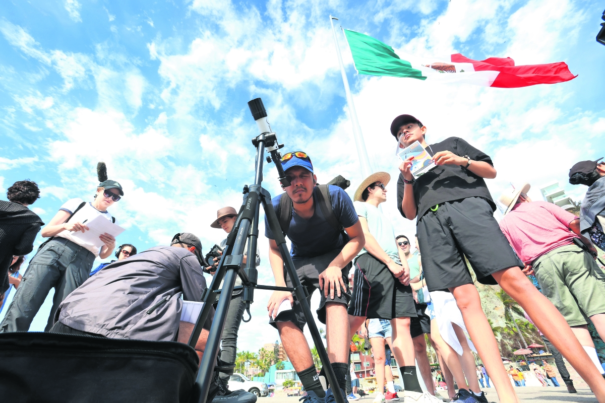 Eclipsan visitantes Mazatlán para ver el evento del siglo