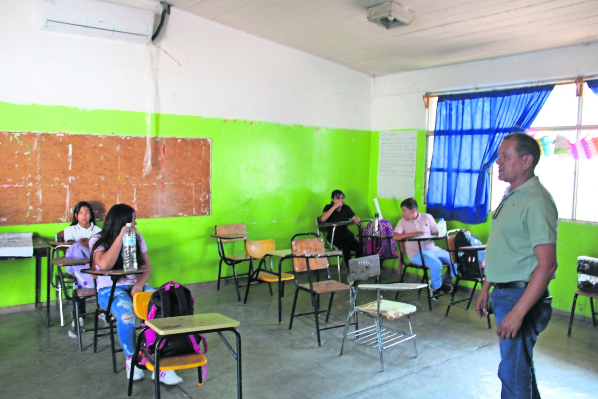 "Cada día está peor por las condiciones": Estudiar a 42 grados en Durango