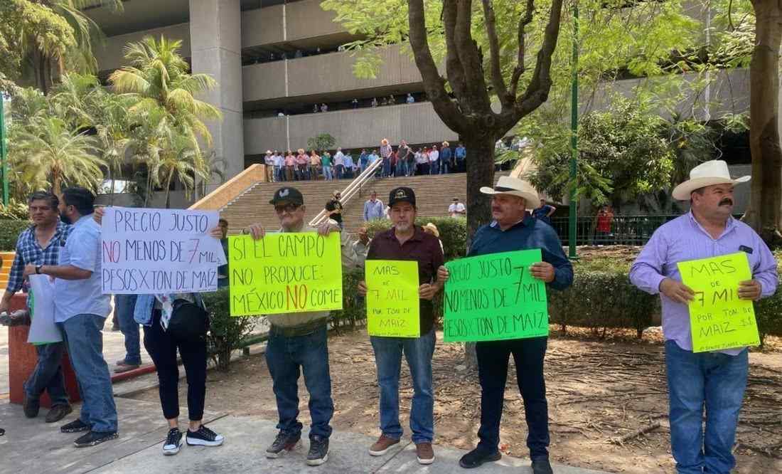 Reunión con Adán Augusto, hasta que levanten bloqueos en plantas de Pemex, advierte Rubén Rocha a productores 