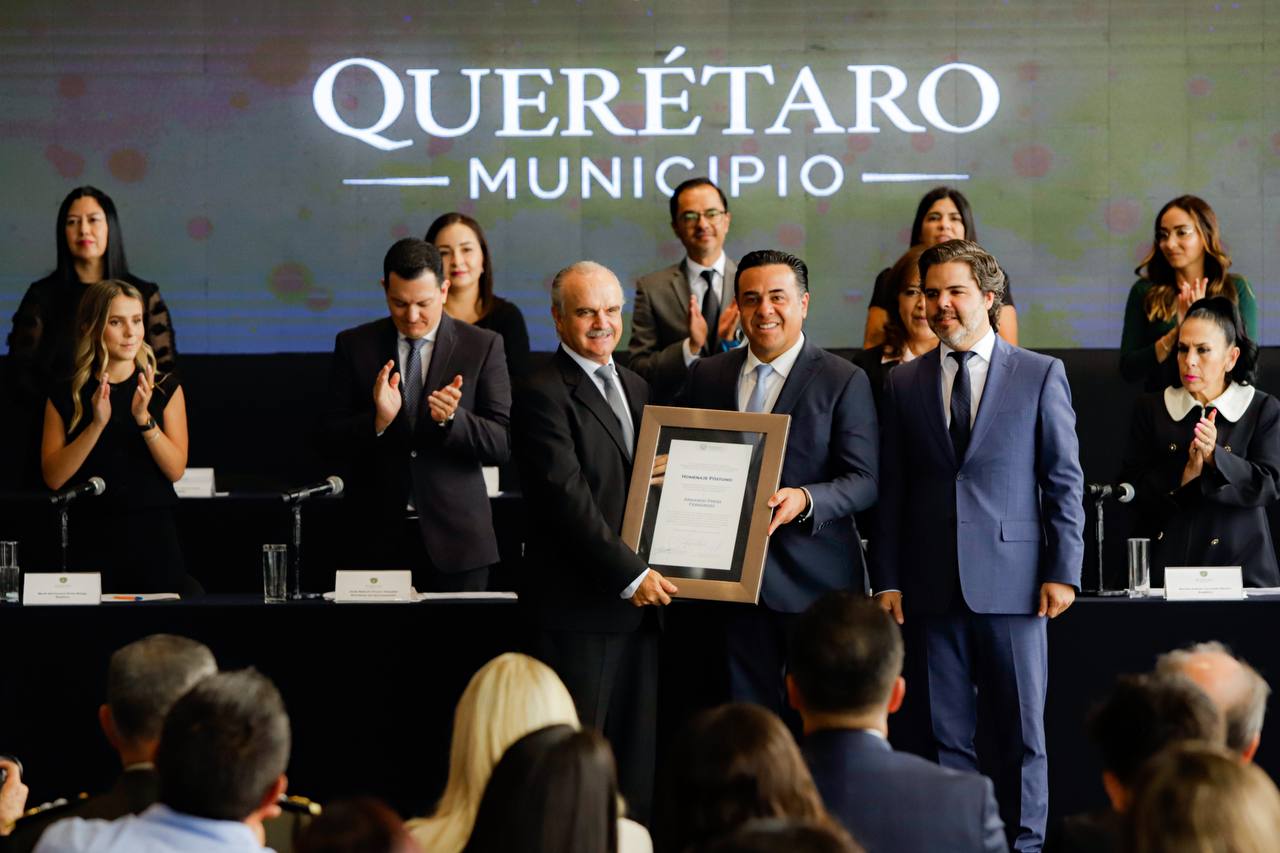 Entregan preseas por 493 aniversario de Querétaro