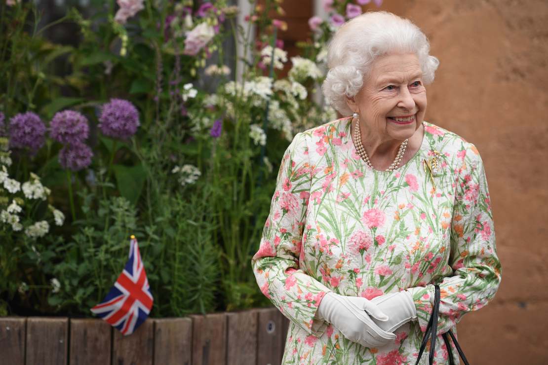 ¡Se cansó! La reina Isabel II planea contraataque contra Meghan y Harry 