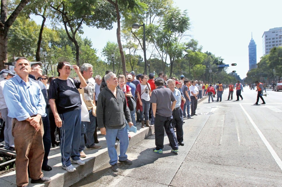 Crónica. La ciudad siguió su marcha, pese al megasimulacro