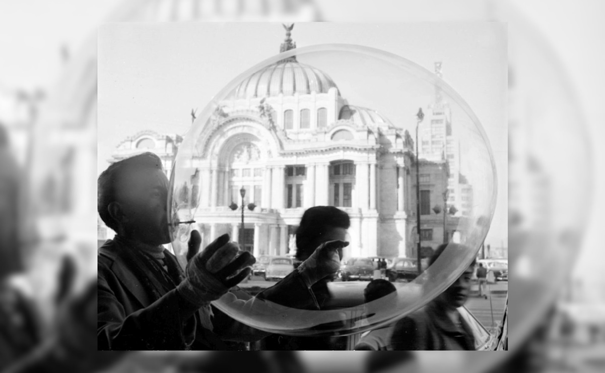 La burbuja plástica que inmortalizó el fotógrafo Nacho López