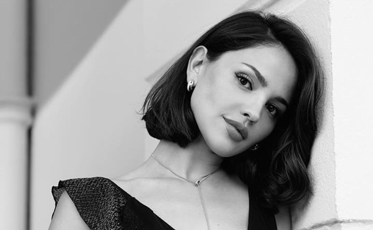 Eiza González luce hermoso vestido nude con abertura y drapeado