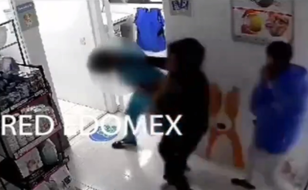 VIDEO: "Venimos de parte del CJNG. ¡Ábreme!", cae presunto extorsionador a veterinaria en Tlalnepantla