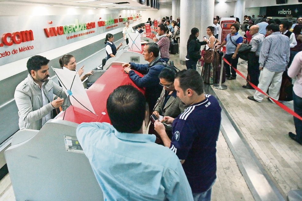 Por el cielo, gastos de Viva Aerobus 