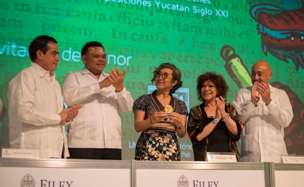 Cristina Rivera Garza recibe el Premio José Emilio Pacheco