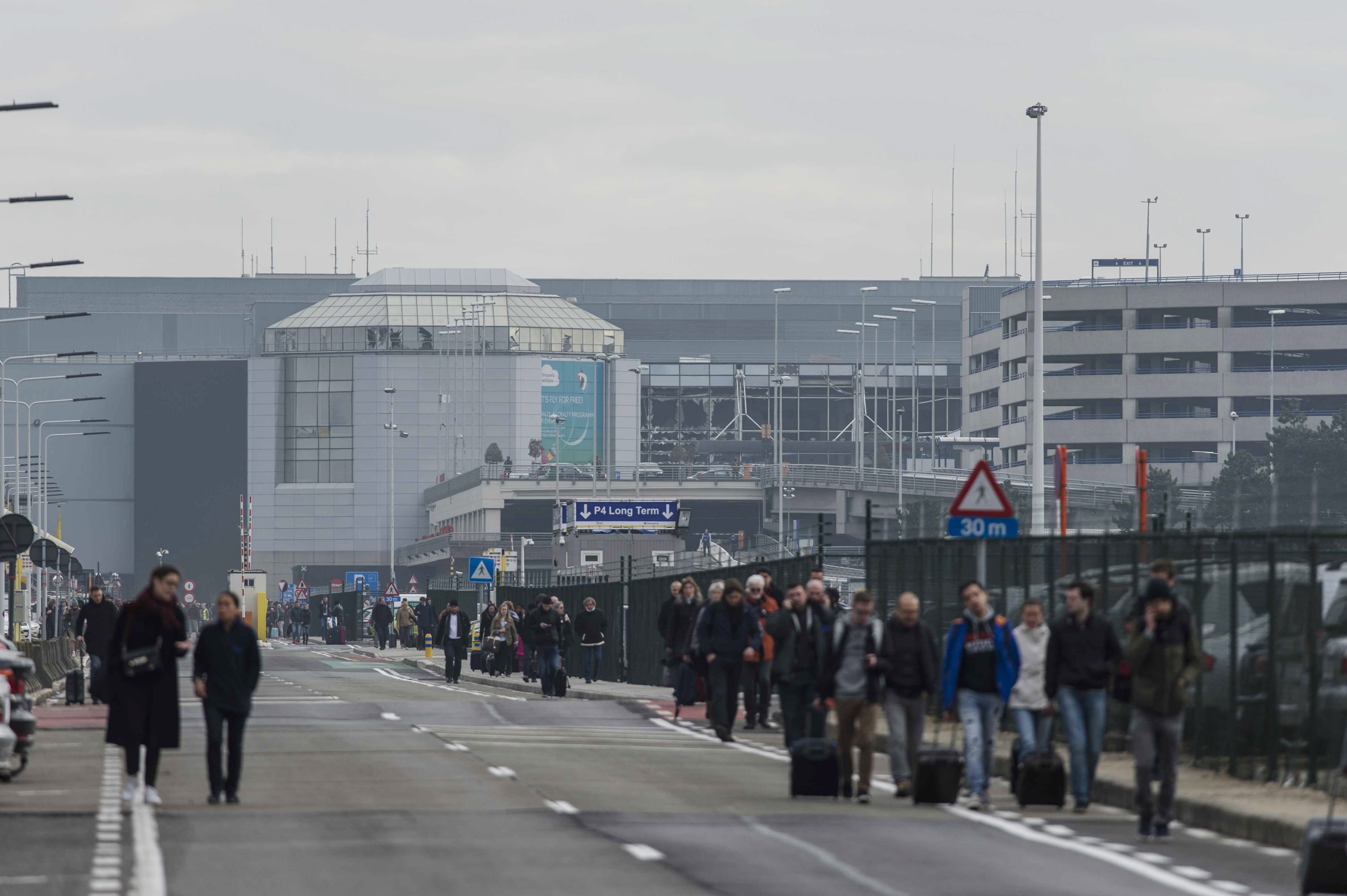 Confirman 26 muertos por explosiones en Bruselas