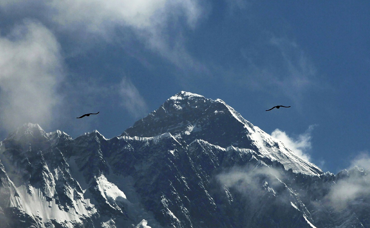 Cómo alpinistas llegan a acampar al Everest a pesar de un brote de coronavirus 