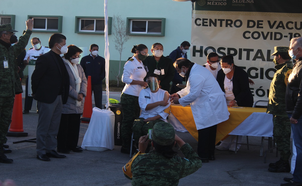 Aplican primeras vacunas contra Covid-19 en Torreón