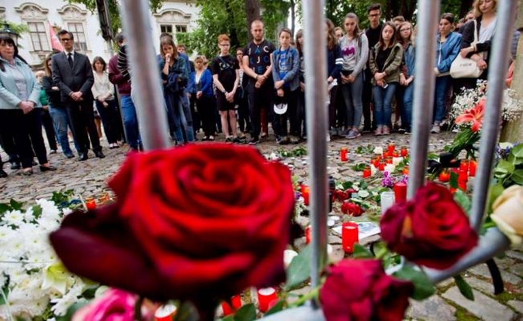 Police arrest three in Nice as Islamic State claims truck attack