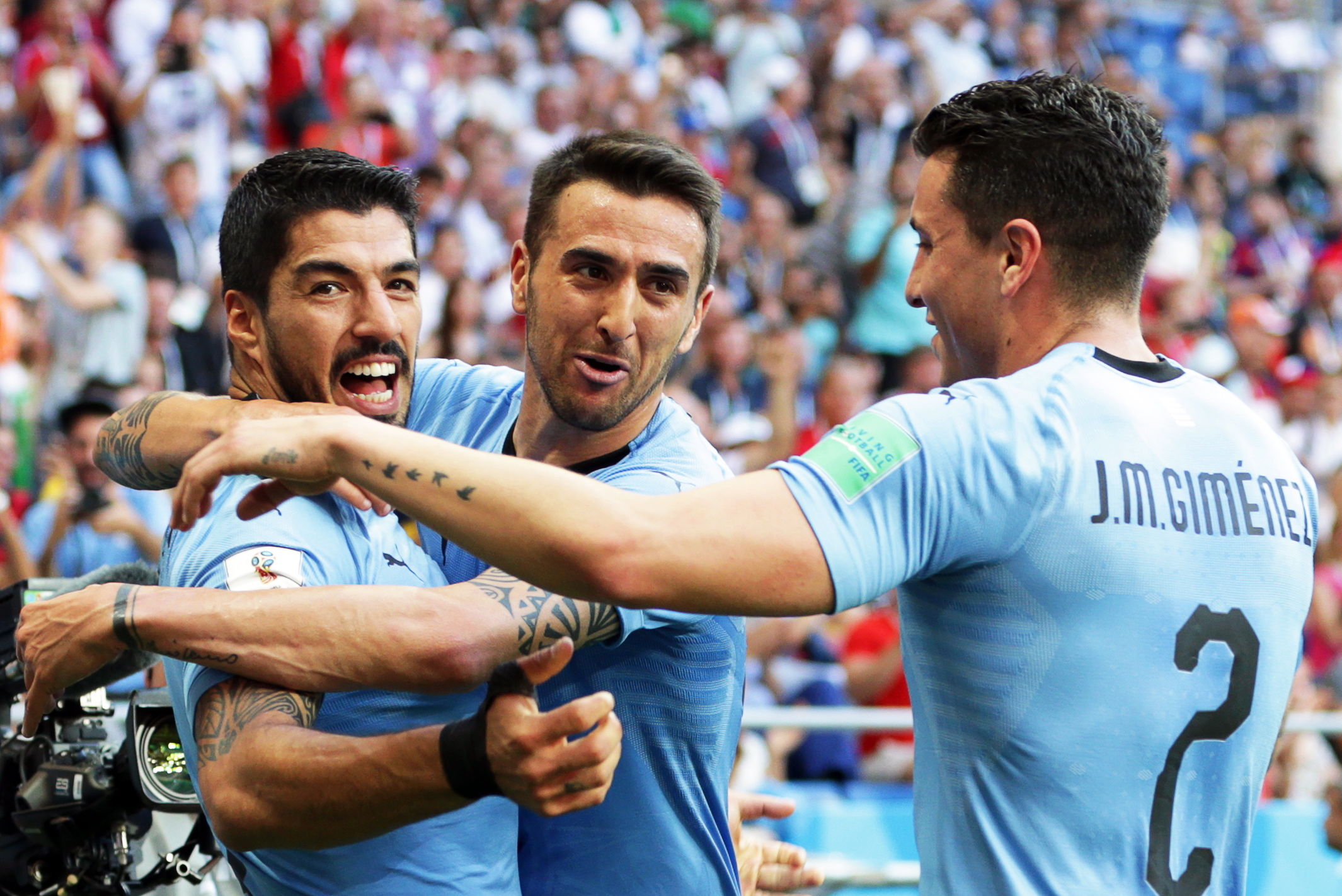 Uruguay gana y califica a los Octavos de Final