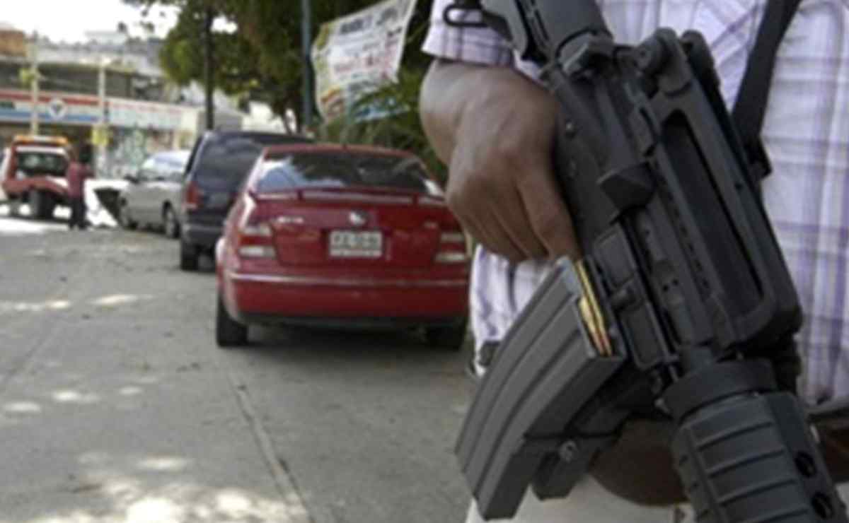 Hombres armados se suben a un camión urbano de Culiacán y privan a 2 de la libertad