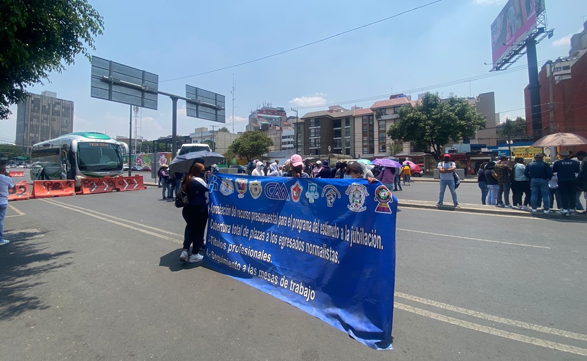 CDMX: Normalistas de Guerrero bloquean Av. Universidad por más de tres horas; exigen plazas laborales