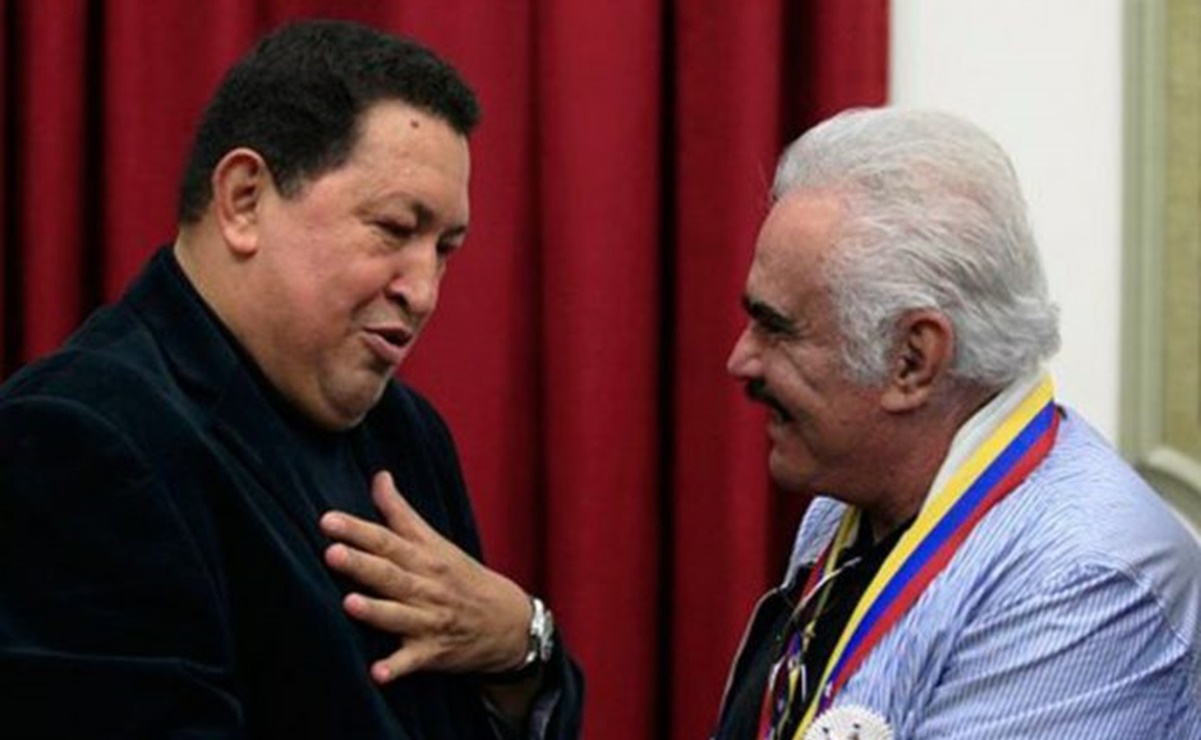 El día en que Hugo Chávez condecoró a Vicente Fernández en Venezuela