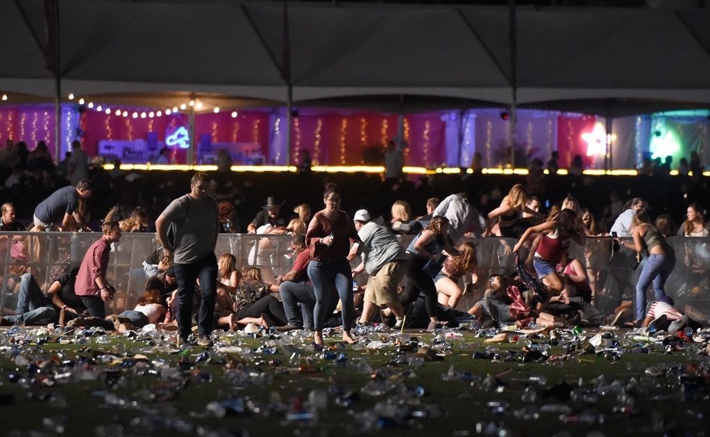 A un mes del tiroteo en Las Vegas, autoridades siguen sin respuestas