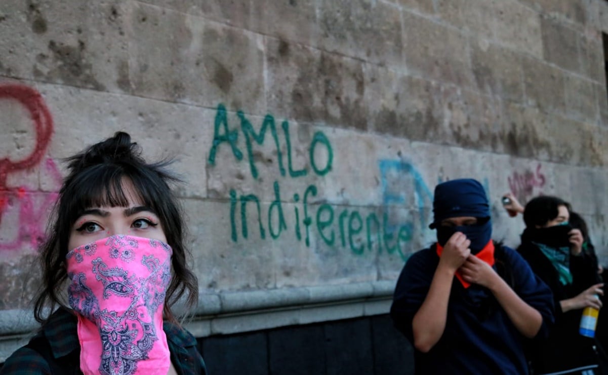 Ahora por Fátima, feministas realizan pintas en Palacio Nacional