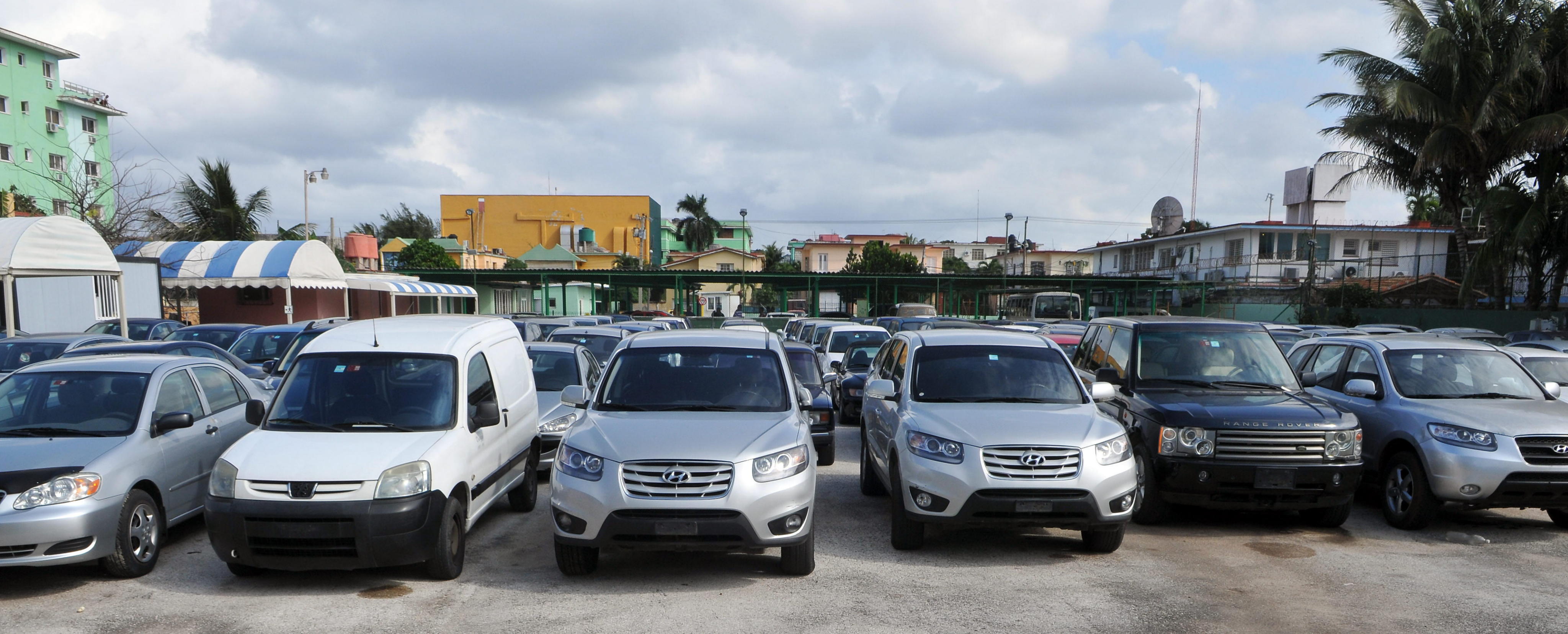 Comercializadoras extranjeras evaden al SAT en importación de autos usados