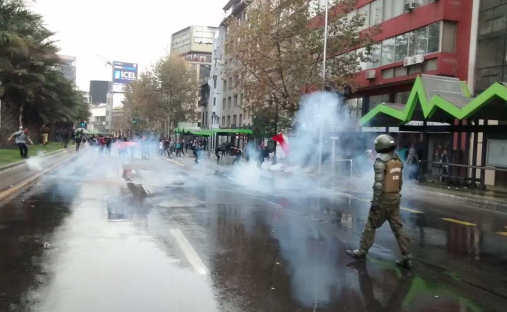 Policía reprime marcha estudiantil en Chile 