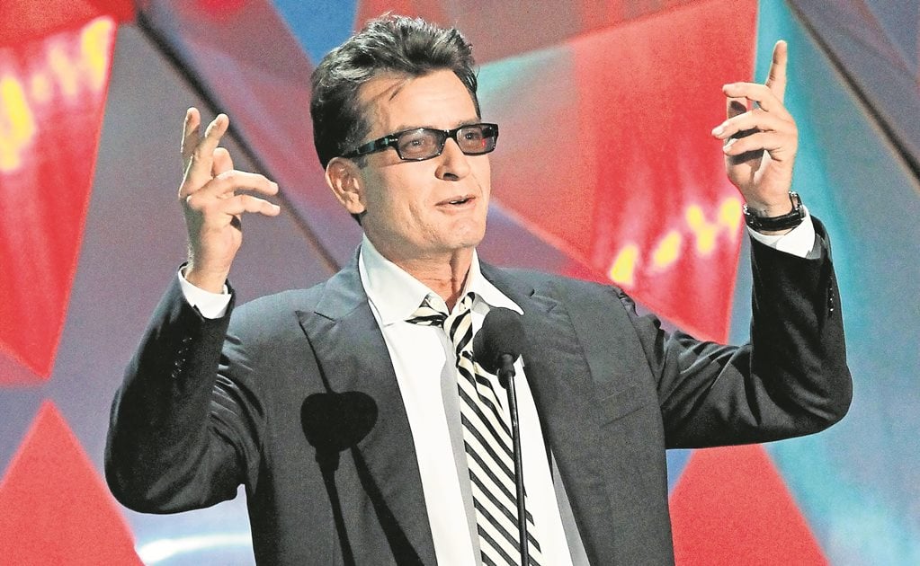Charlie Sheen mantiene su lucha contra el VIH