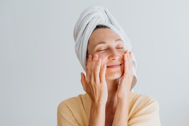 El componente marino que refuerza la capa de colágeno de la piel y previene el acné, la rosácea y la dermatitis