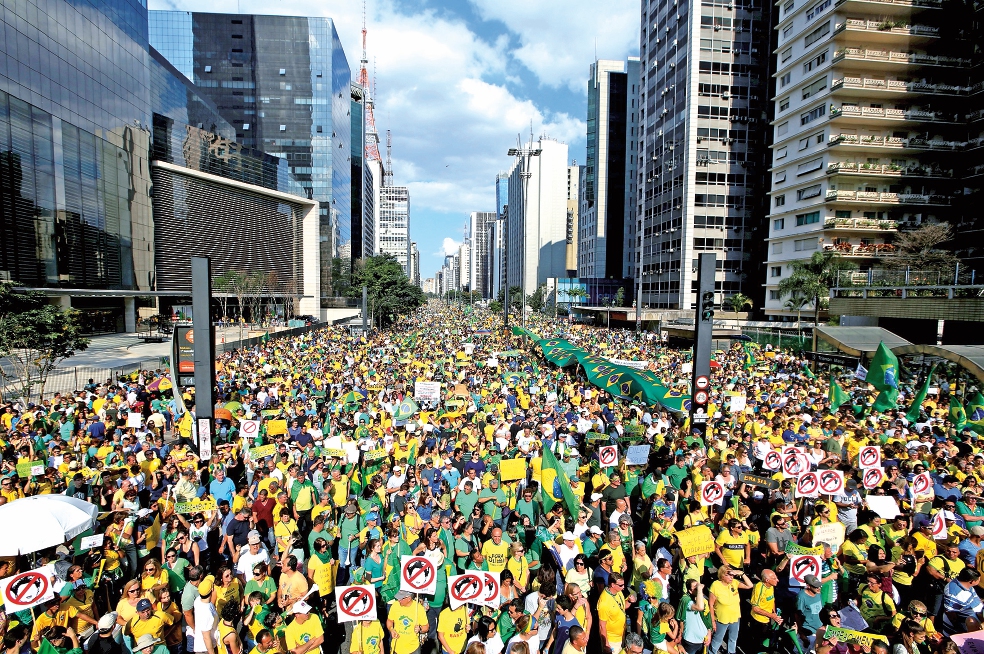 Brasil: miles exigen la destitución de Rousseff