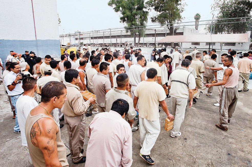 UNAM: reclusorios, lejos de la readaptación social