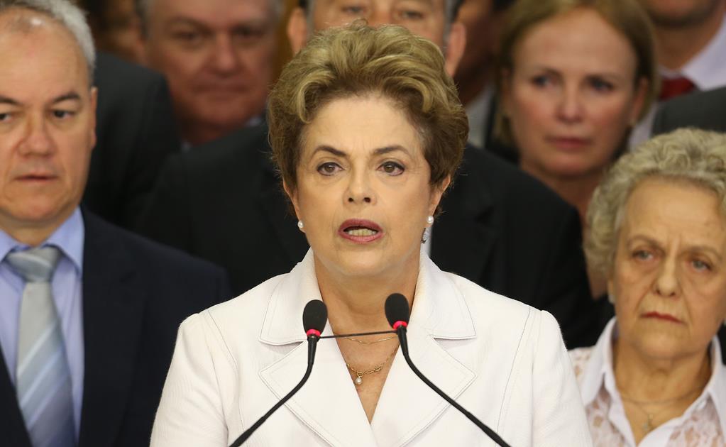 Comisión que juzga a Rousseff aprueba informe que pide su destitución 