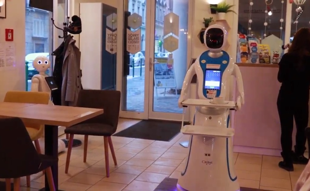 ¿Un camarero robot? En este restaurante androides sirven los pedidos