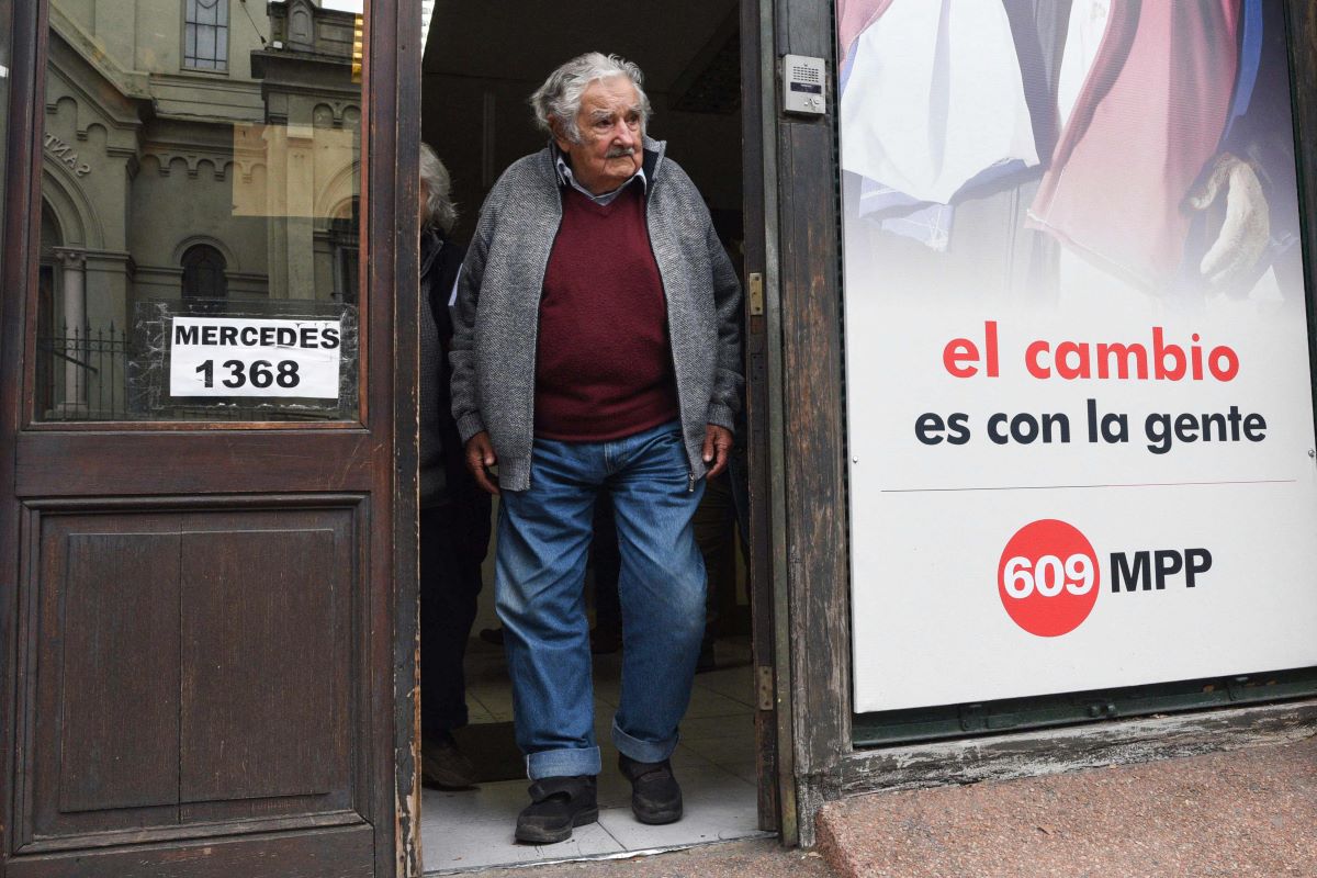 "No te rindas", "Fuerza": llueven mensajes de solidaridad a José Mujica tras revelar que padece un tumor