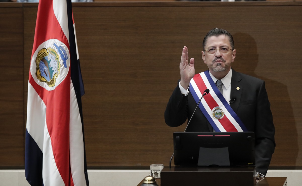 Asume Rodrigo Chaves presidencia de Costa Rica; llama a realizar “cambio histórico”