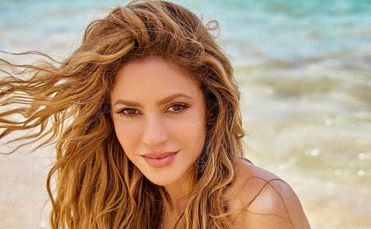 Fotos: Shakira, lista para el verano, conquista con un colorido look