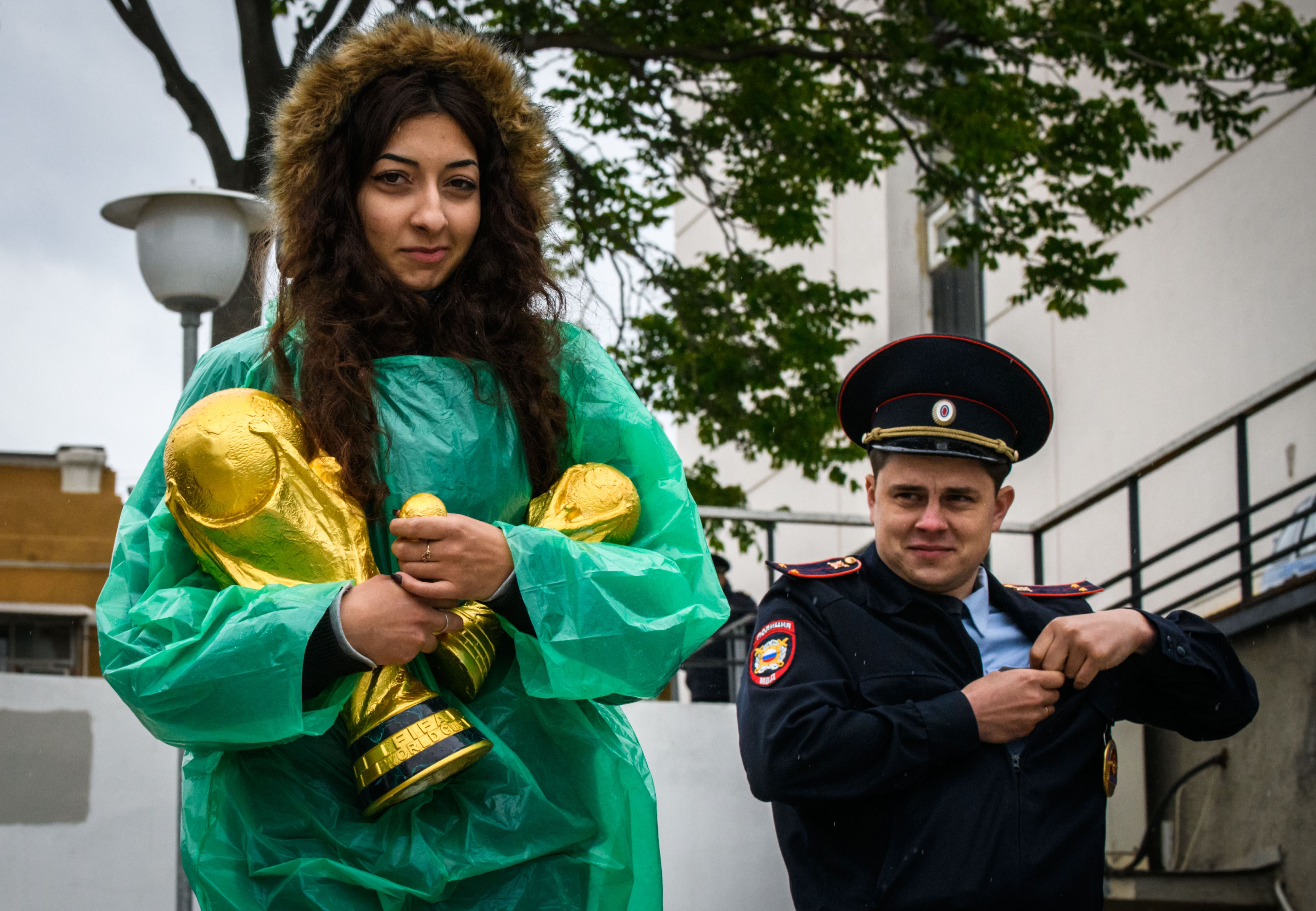 Argentinos distribuyen manual con consejos para seducir rusas en el Mundial