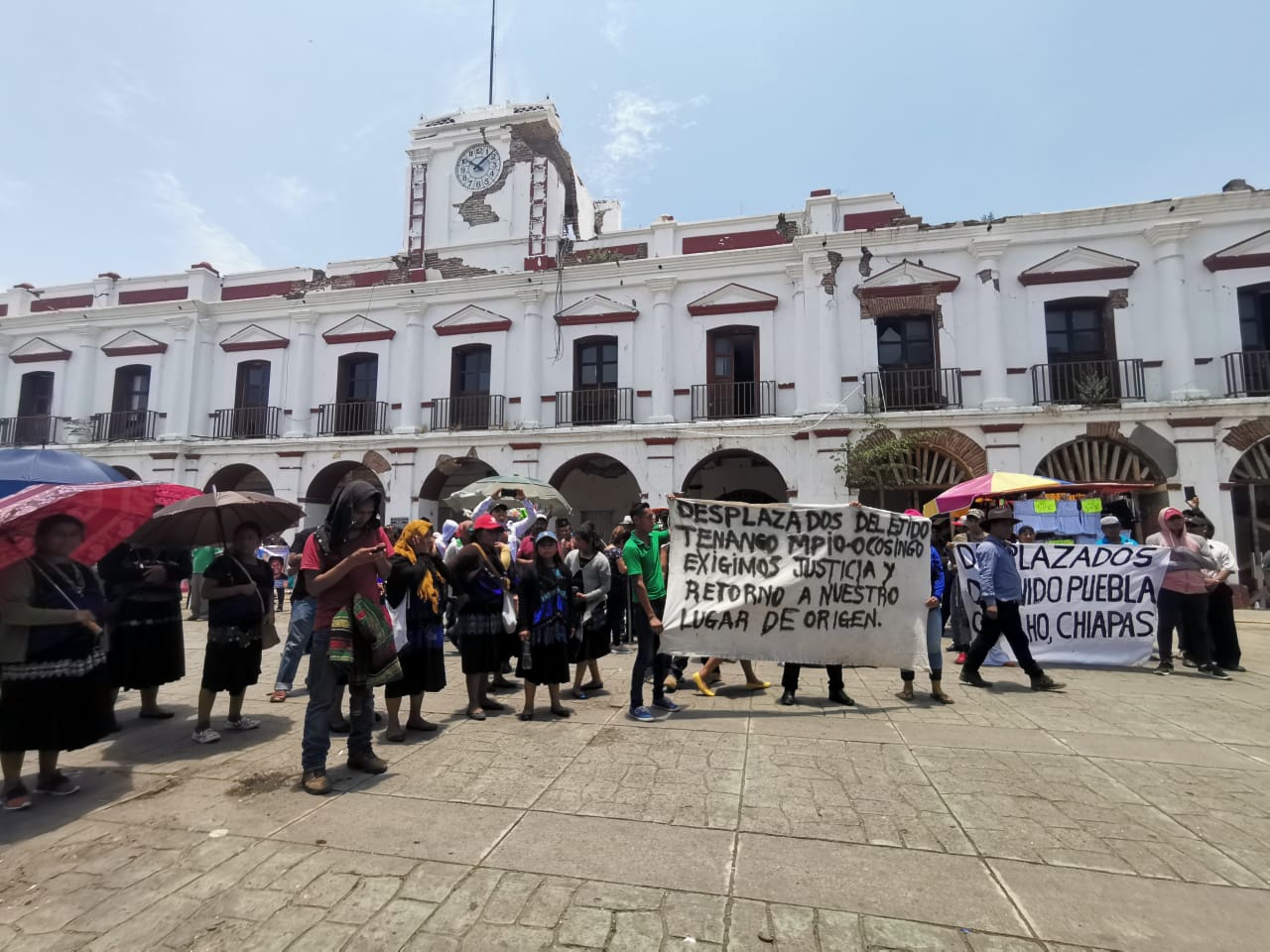 Desplazados chiapanecos recorren Oaxaca rumbo a CDMX, piden justicia