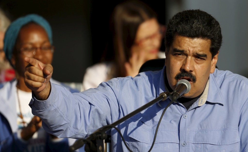 Chavismo presenta demanda contra firmas para revocatorio