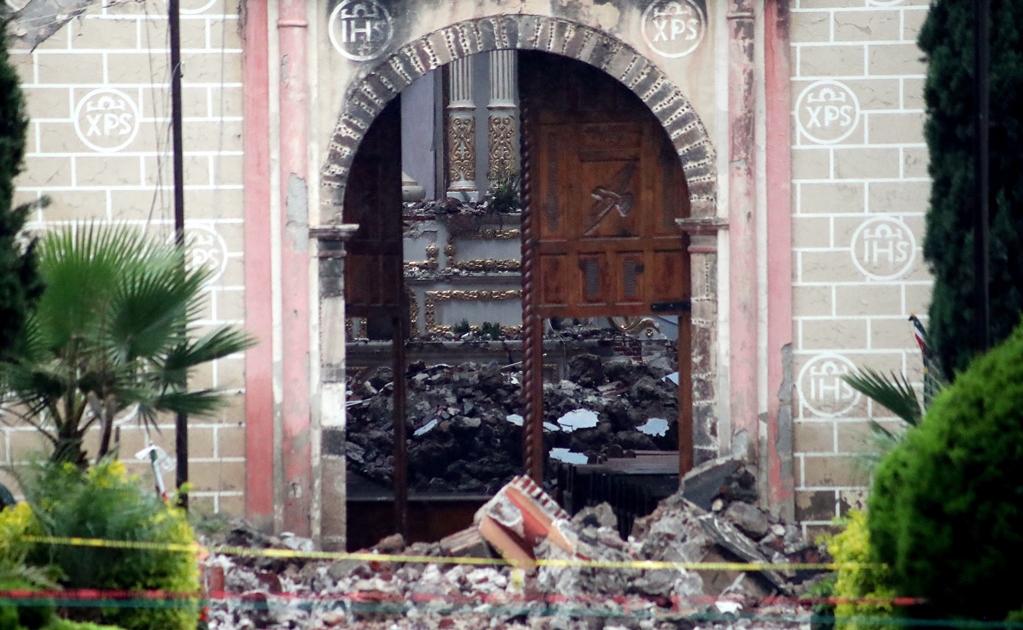 Captan en video sismo y destrucción dentro de iglesia en Totolapan, Morelos