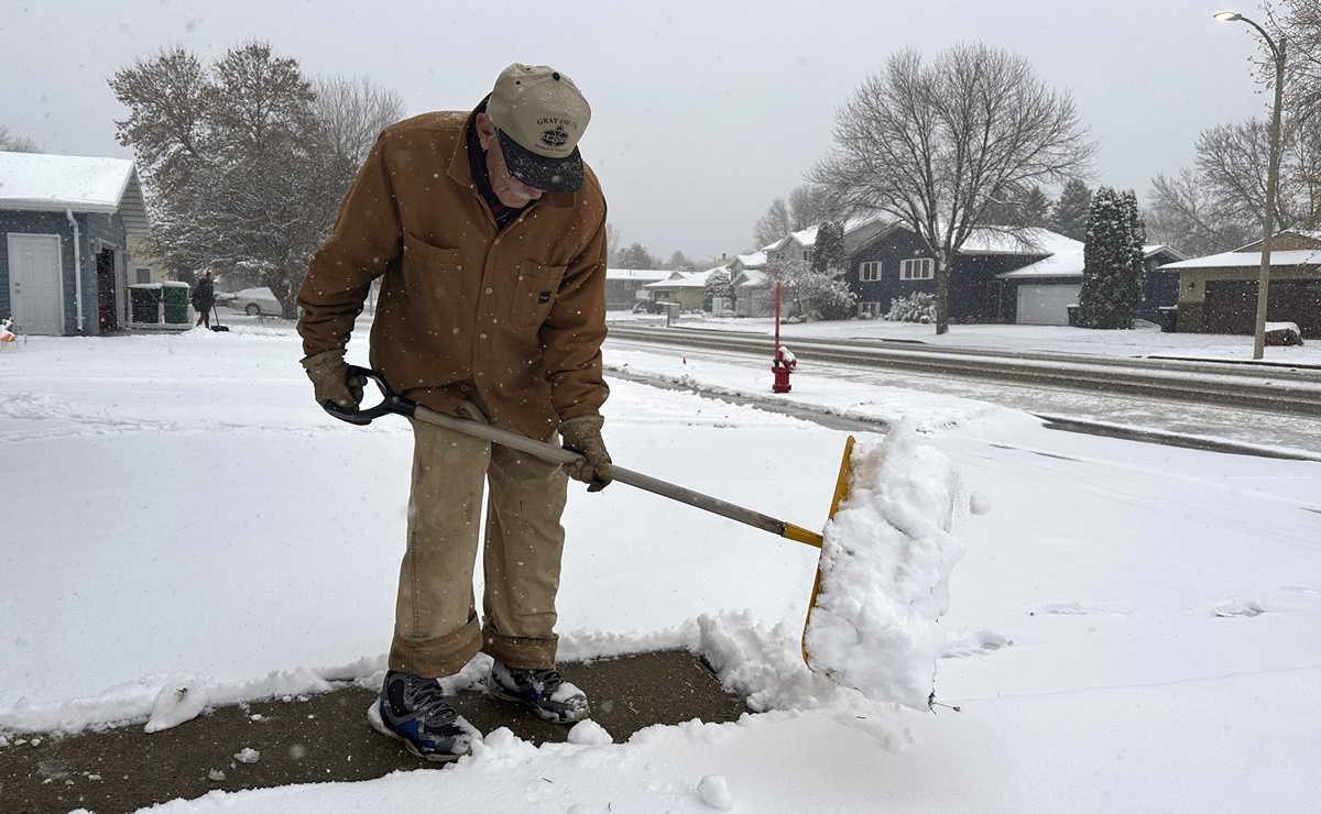 Tormenta invernal deja 5 muertos y 600 mil hogares sin electricidad en el noreste de EU