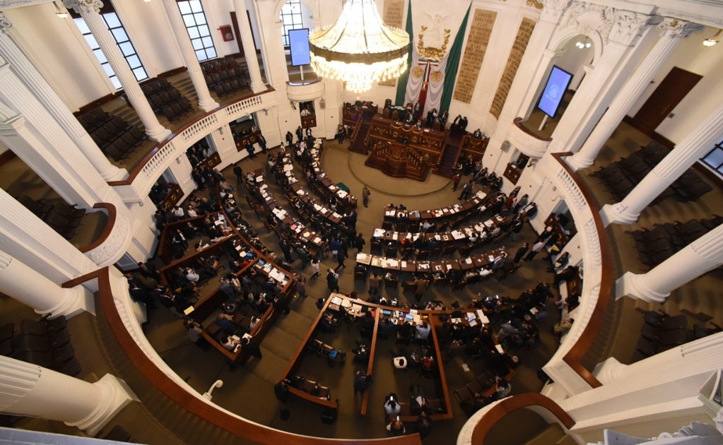 Morena presenta 2 iniciativas para reformar constitución de CDMX
