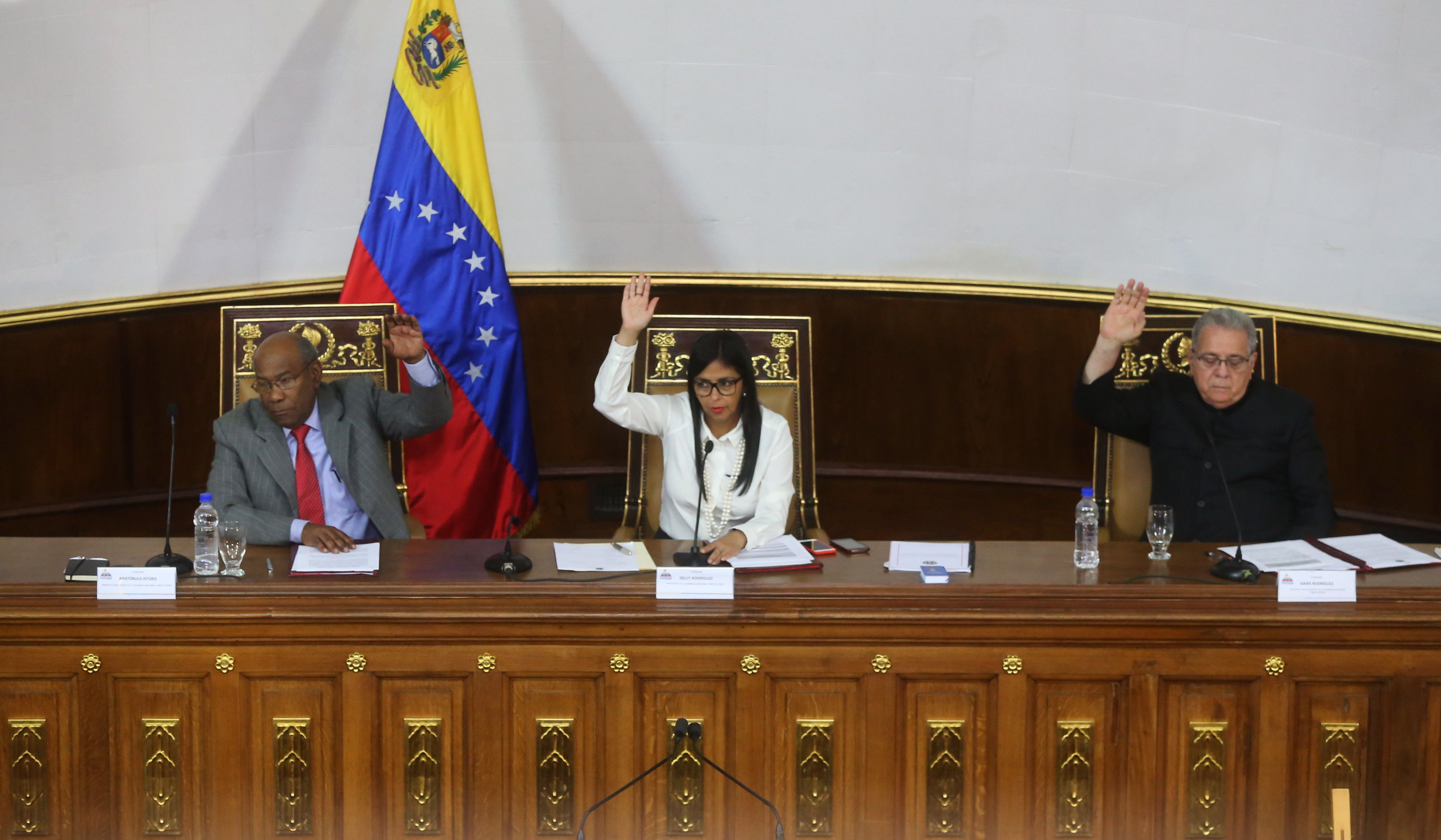 Constituyente venezolana asume funciones del Parlamento