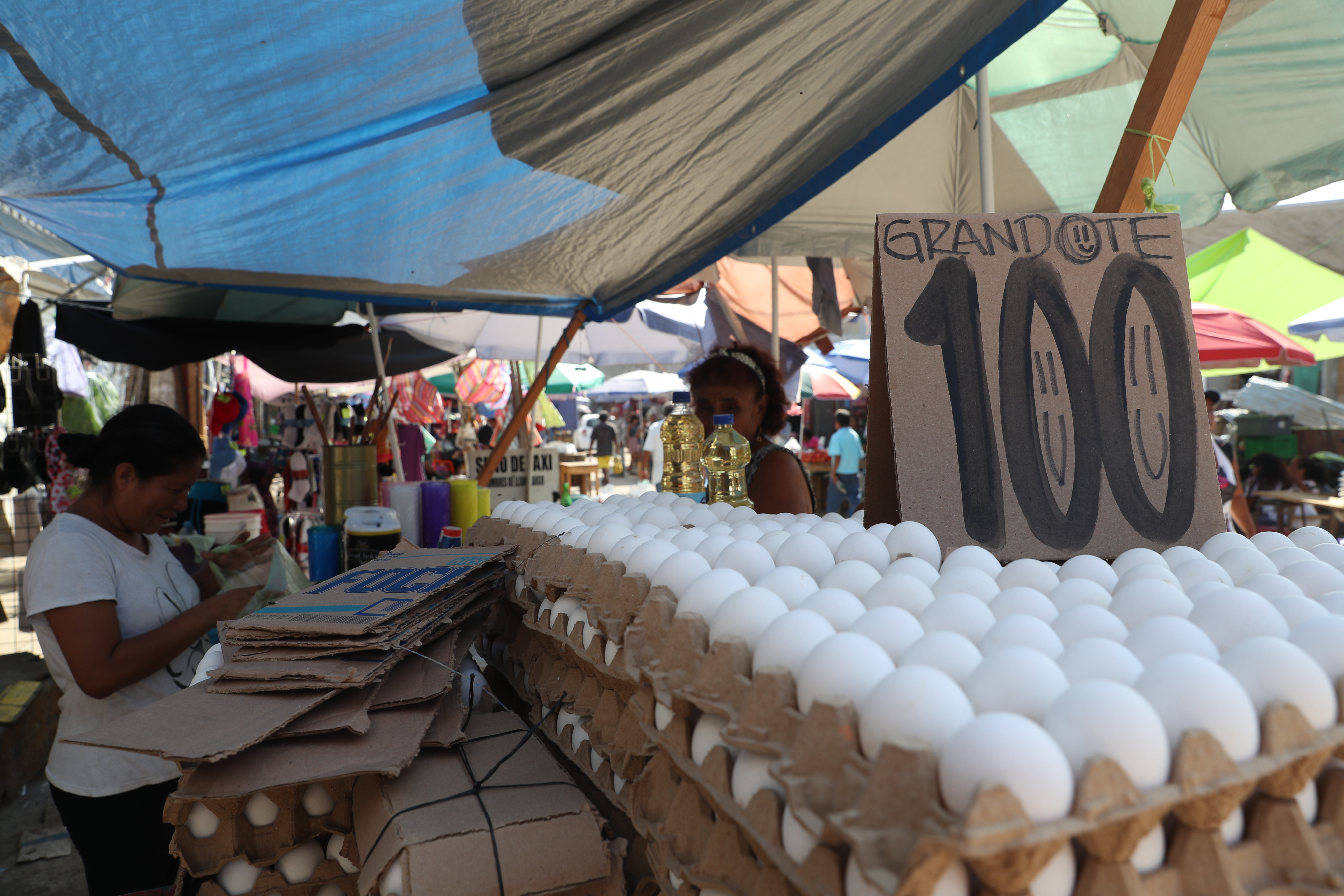 Revive comercio en Acapulco, con vigilancia y sobreprecios