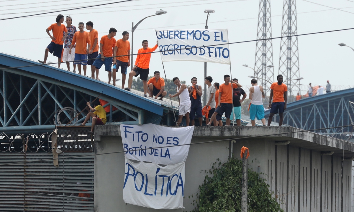 Protestan en cárcel de Ecuador por traslado de Fito, preso que amenazó a Fernando Villavicencio