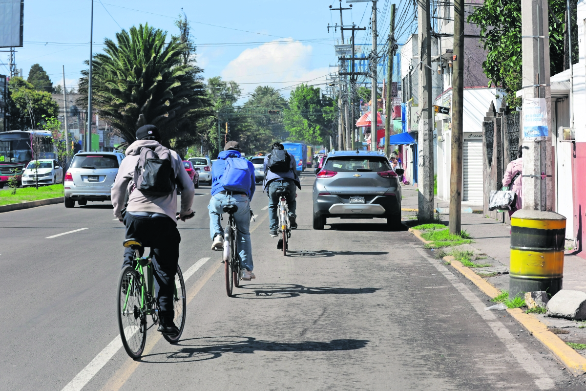 “A las ciclovías en Toluca, nadie las quiere”, acusan ciclistas