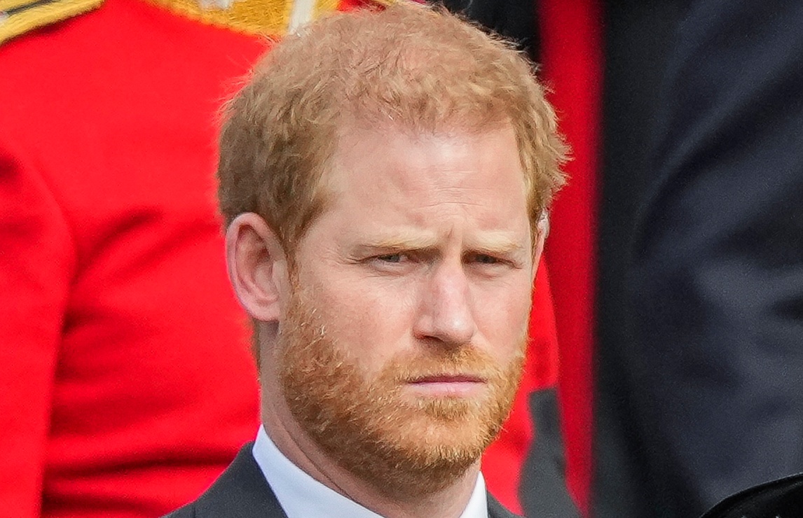 El príncipe Harry refuerza su seguridad por la publicación de su libro, sus guardaespaldas usan armas