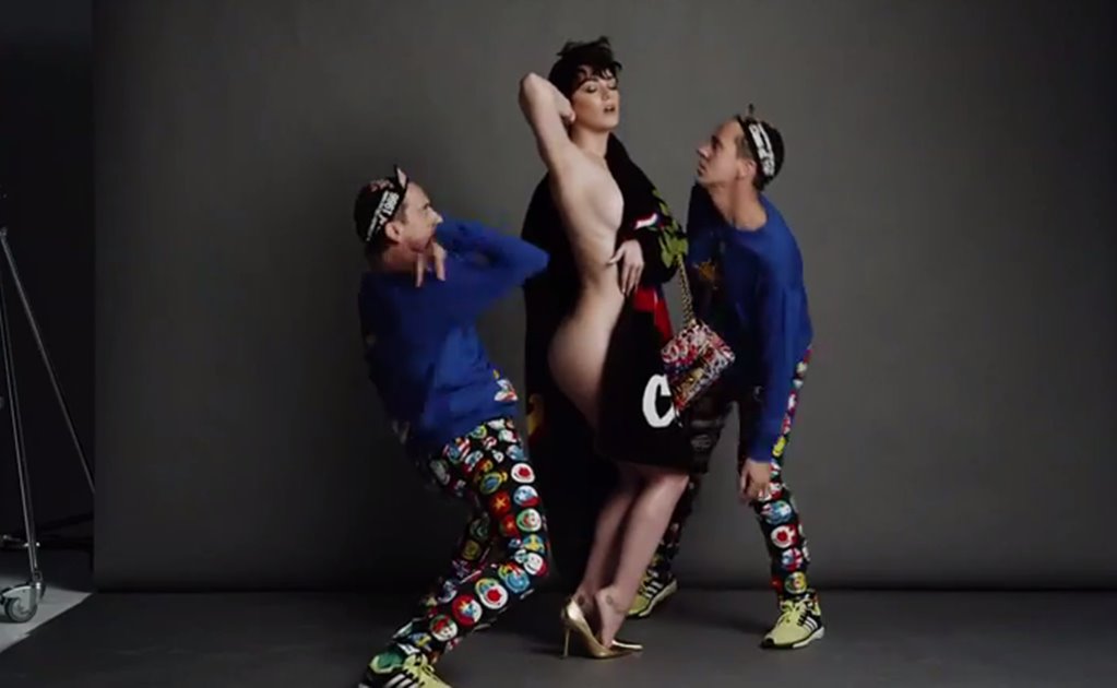 Katy Perry, semidesnuda en video