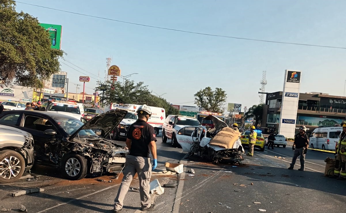 Carambola deja dos muertos y ocho heridos en Monterrey, Nuevo León