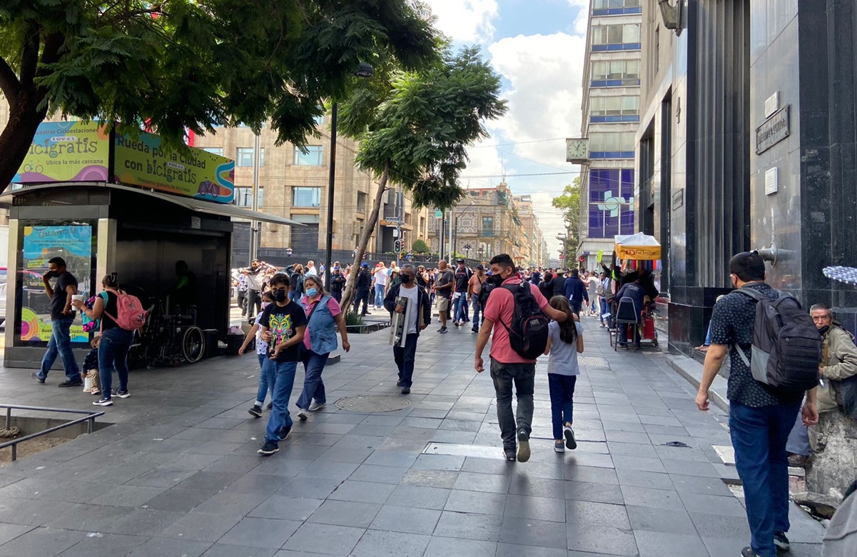  Tras tener hasta 500 comerciantes informales, Paseo de la Reforma y Avenida Juárez ya se encuentran libres